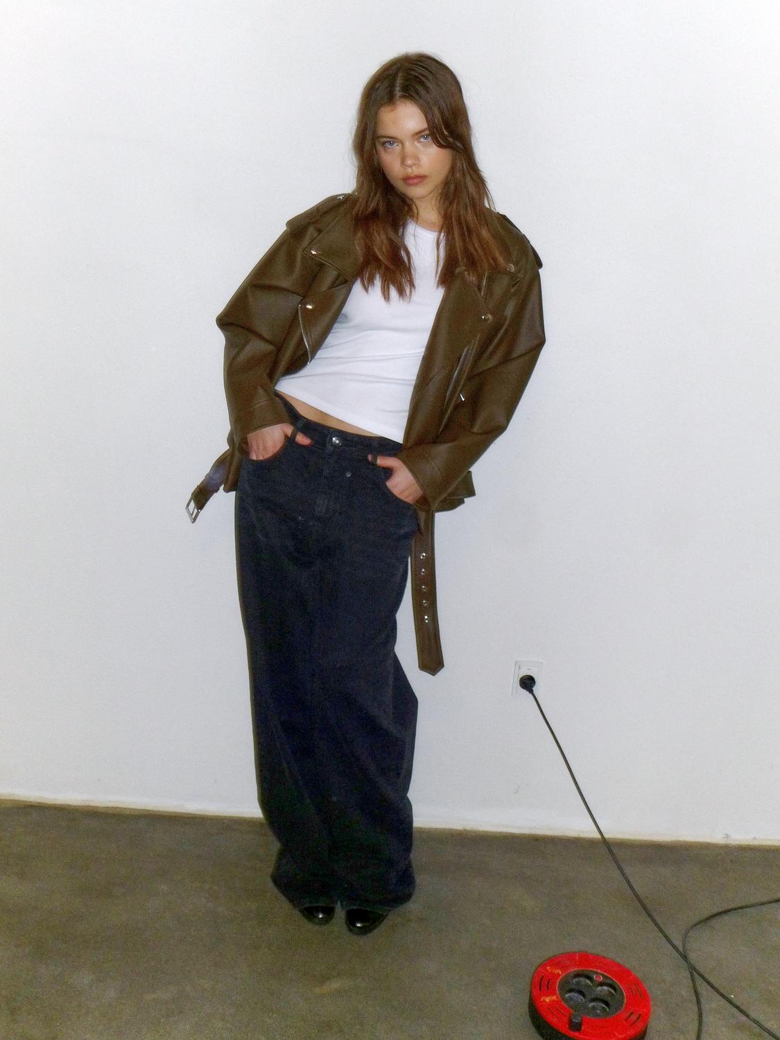 model_shot-creative